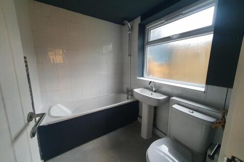 A modern bathroom featuring a spacious bathtub ...