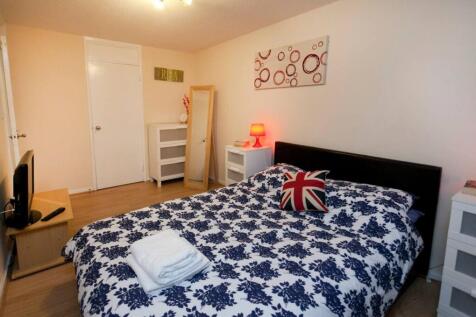 A cozy and inviting double bedroom with ample s...