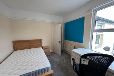 A spacious and well-lit double bedroom featurin...