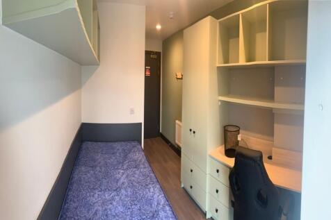 A bright and tidy double bedroom featuring a co...