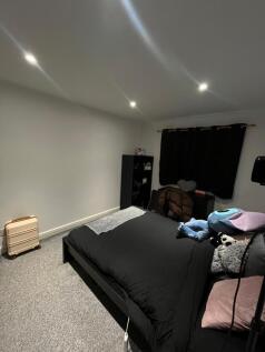 A cozy and inviting double bedroom with modern ...