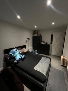 A cozy double bedroom featuring a comfortable b...