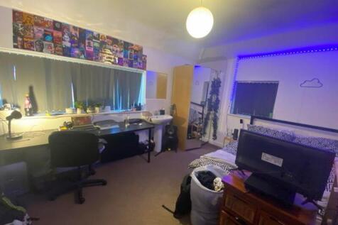 A cozy and inviting double bedroom with good li...