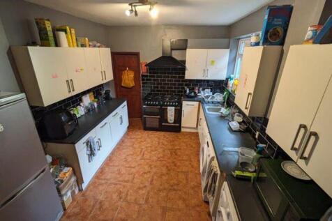 A spacious and functional kitchen equipped for ...