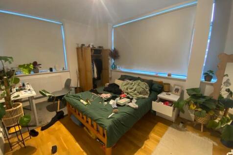 A cozy double bedroom with natural light, perfe...