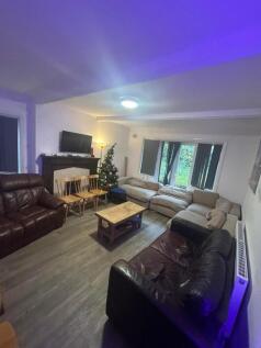 A spacious and inviting large modern living roo...