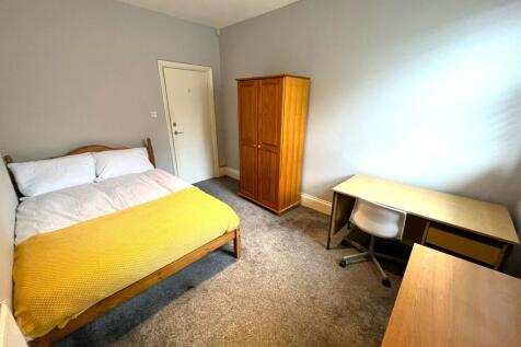 A bright and inviting double bedroom featuring ...