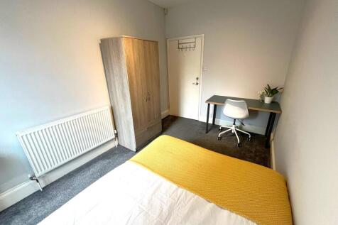 A bright and tidy double bedroom featuring a co...