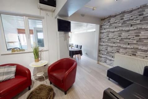 A spacious and inviting large modern living roo...