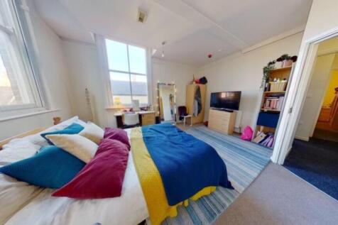 A spacious and brightly lit large double bedroo...