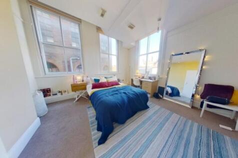 A spacious and inviting large double bedroom wi...