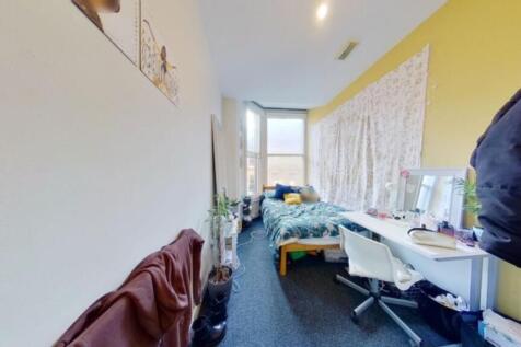 A bright and inviting double bedroom featuring ...