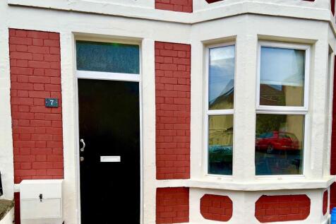 Charming front entrance of a well-maintained te...