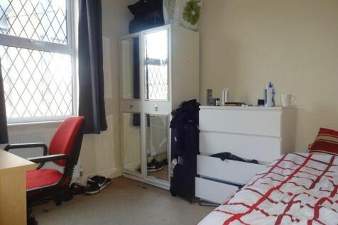 A cozy and inviting double bedroom with ample s...
