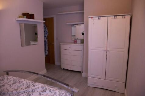A beautifully designed double bedroom featuring...