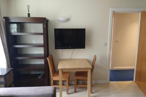 Cozy communal lounge featuring a comfortable se...