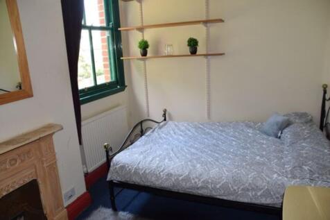 Charming double bedroom featuring a spacious la...