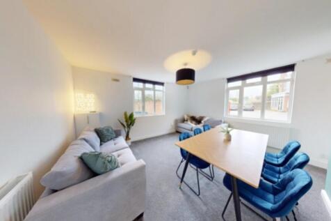 A spacious and inviting large modern living roo...