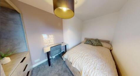 A cozy and inviting double bedroom with good li...