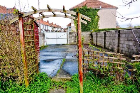 A spacious garden area with potential for relax...