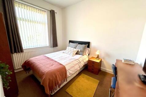 This charming double bedroom features a cozy am...
