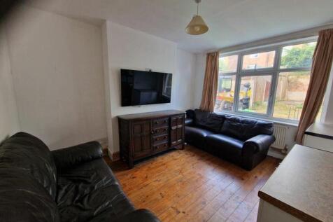A spacious and inviting large modern living roo...