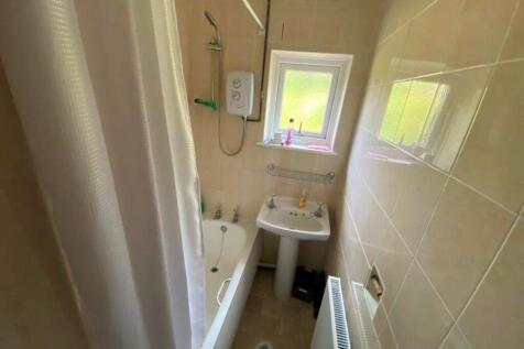 A clean bathroom featuring a bathtub and good f...