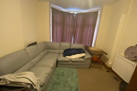 A spacious and inviting large modern living roo...