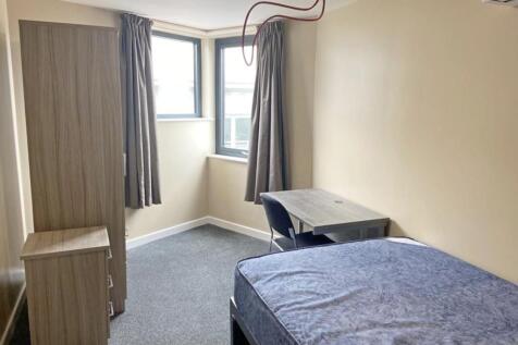 Bright and spacious double bedroom featuring la...
