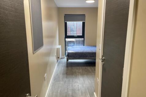 A well-maintained double bedroom featuring natu...