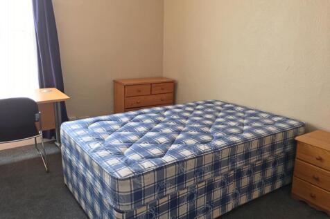 A cozy double bedroom featuring a comfortable m...