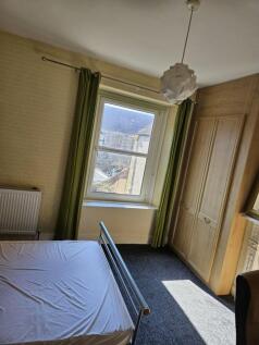 Bright and inviting double bedroom featuring am...