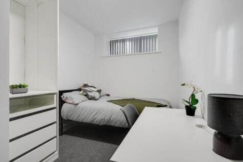 A bright and tidy double bedroom featuring a co...