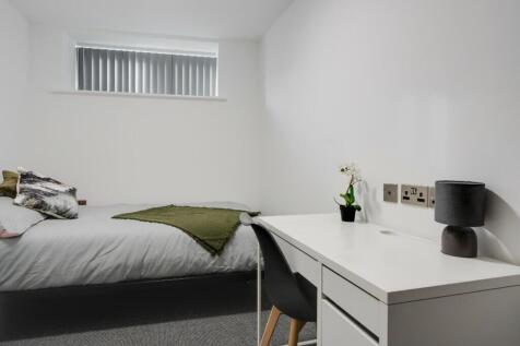 A bright and tidy double bedroom featuring a co...