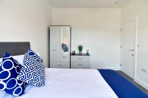 Bright and inviting double bedroom featuring st...