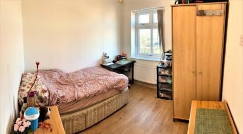 Bright and cozy double bedroom featuring a comf...