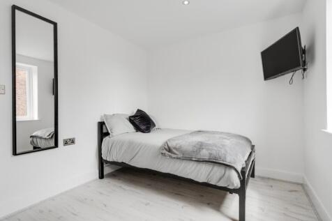 A bright and inviting double bedroom, perfect f...
