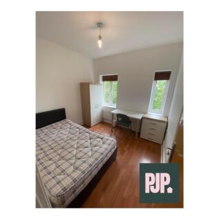 Bright and inviting double bedroom featuring la...