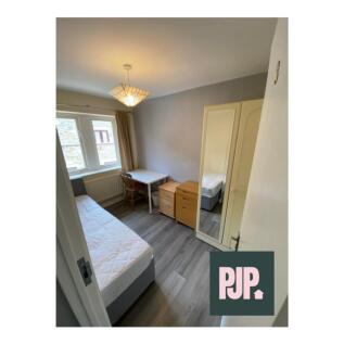 Bright and inviting double bedroom featuring am...