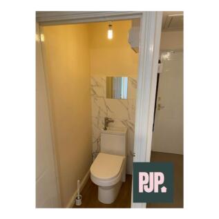 This compact single toilet features modern fixt...