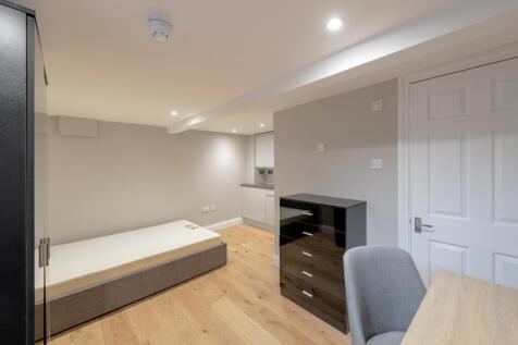 A spacious and well-lit double bedroom ideal fo...