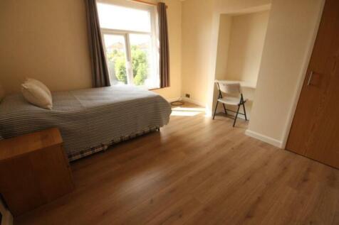 This bright and inviting double bedroom feature...