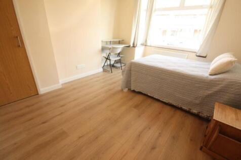Bright and inviting double bedroom featuring am...