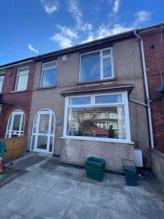 Charming front view of a well-maintained proper...