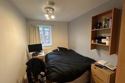 A cozy double bedroom with good lighting and a ...