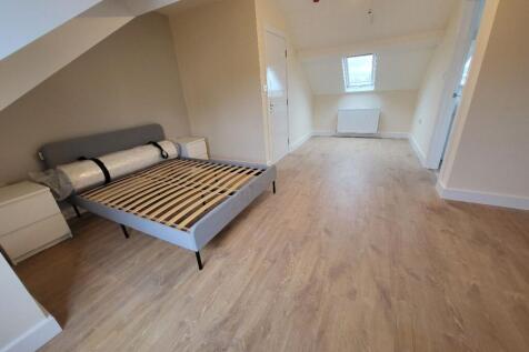 Bright and spacious double bedroom featuring am...