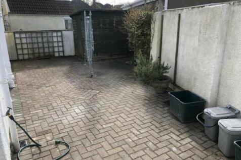 A spacious garden area, perfect for outdoor rel...