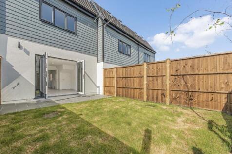 Experience comfort in this stylish double bedro...