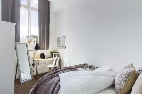 A bright and inviting double bedroom, perfect f...