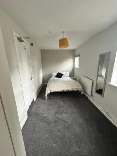 A cozy double bedroom featuring a comfortable b...